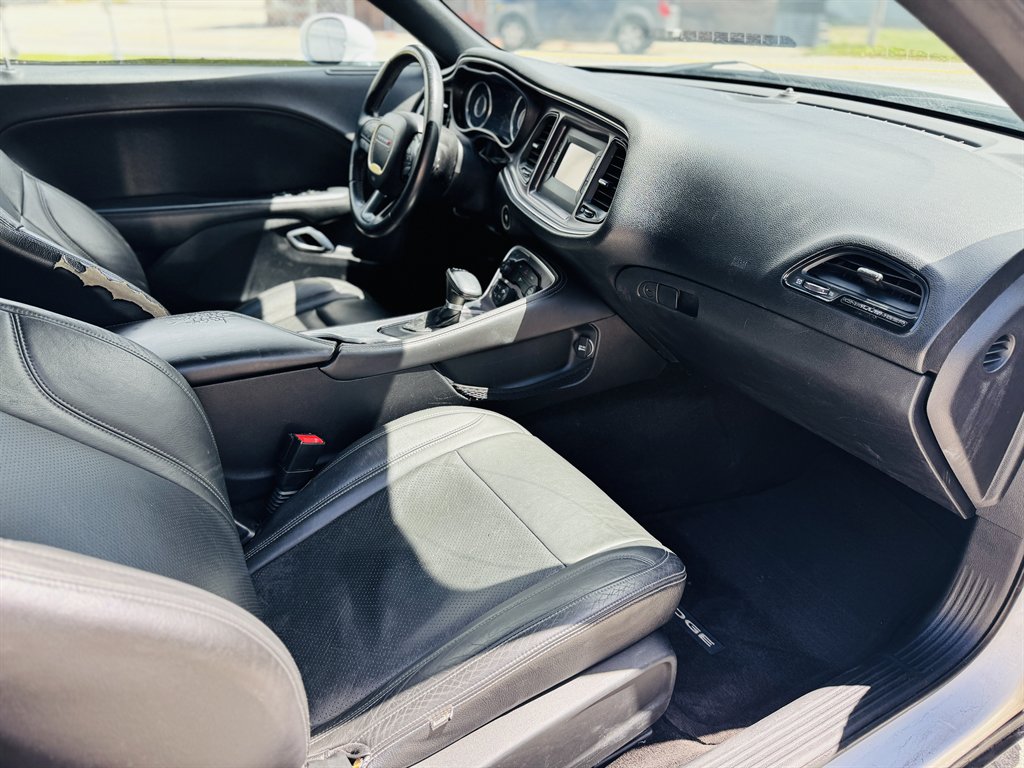 2015 Dodge Challenger SXT photo