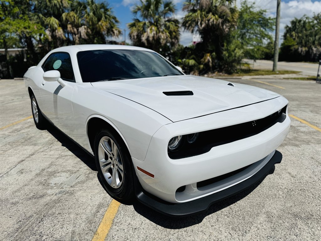 2015 Dodge Challenger SXT photo