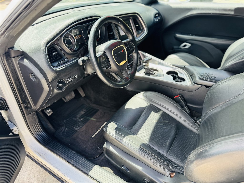 2015 Dodge Challenger SXT photo