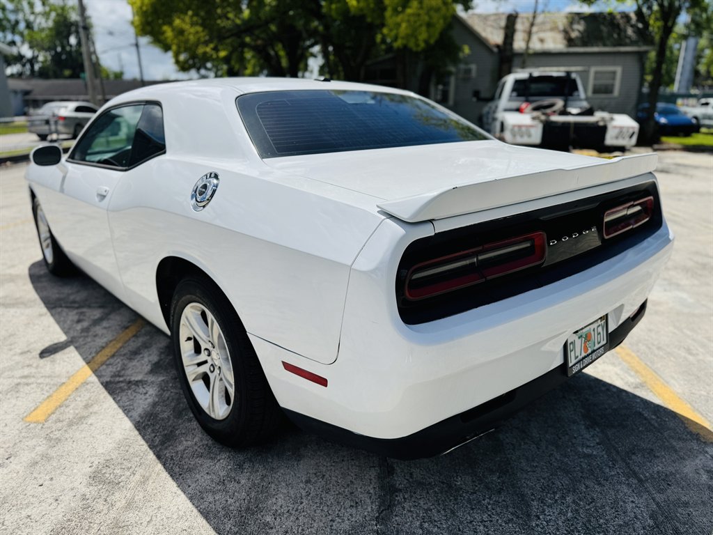 2015 Dodge Challenger SXT photo
