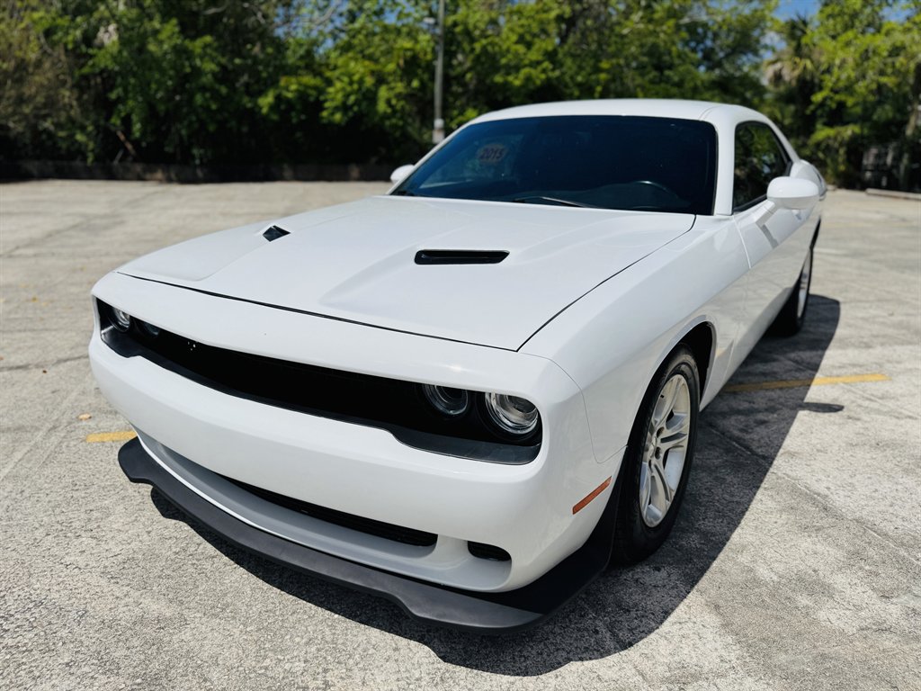 2015 Dodge Challenger SXT photo