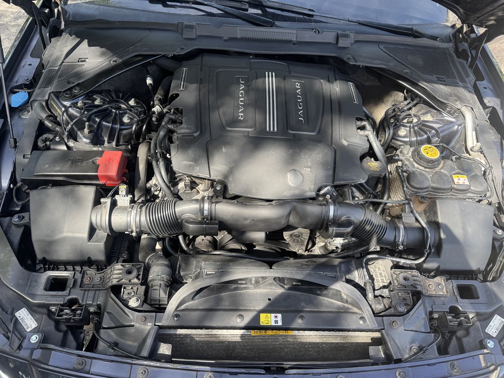 2016 Jaguar XF Prestige photo