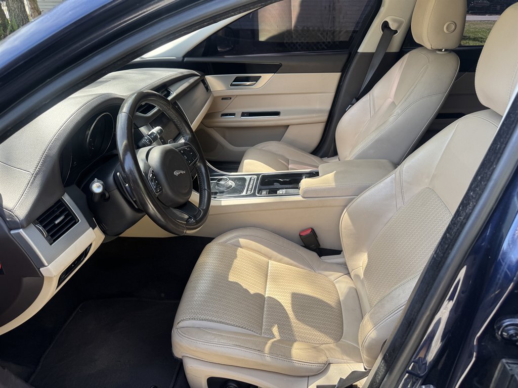 2016 Jaguar XF Prestige photo