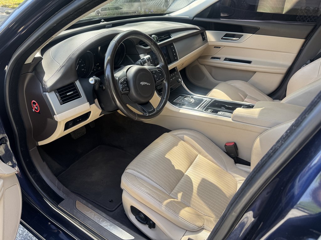 2016 Jaguar XF Prestige photo