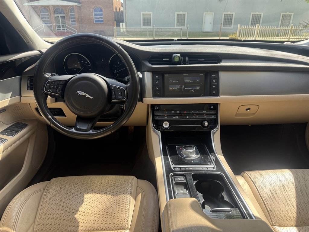 2016 Jaguar XF Prestige photo