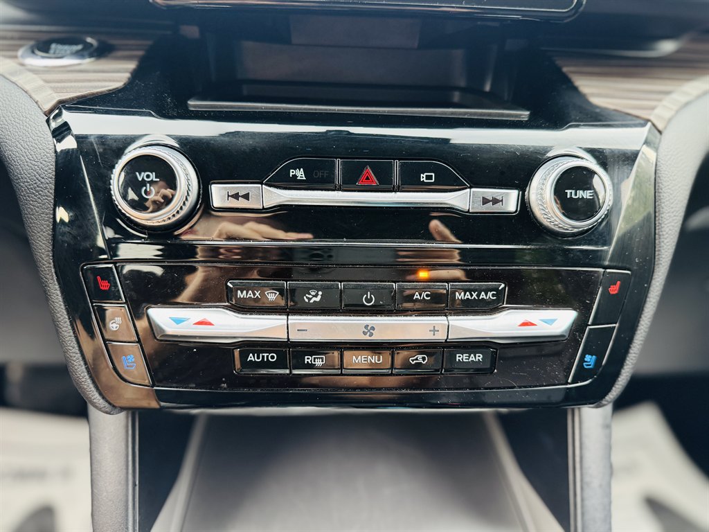 2022 Ford Explorer - $23,990