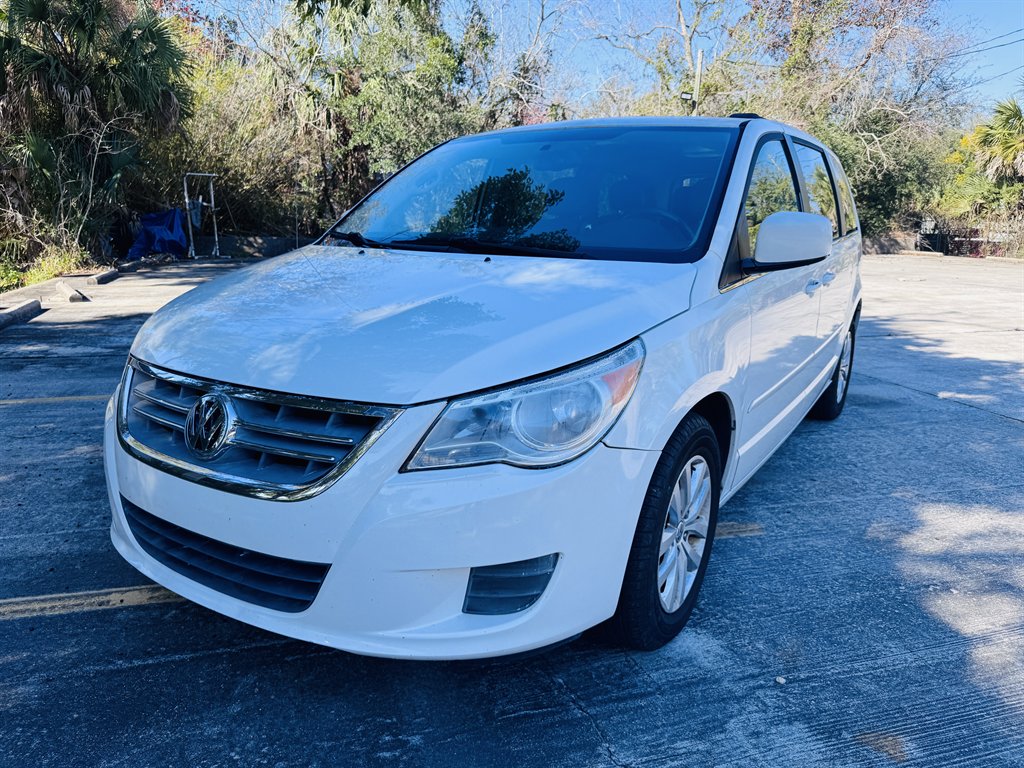 2011 Volkswagen Routan - $7,990