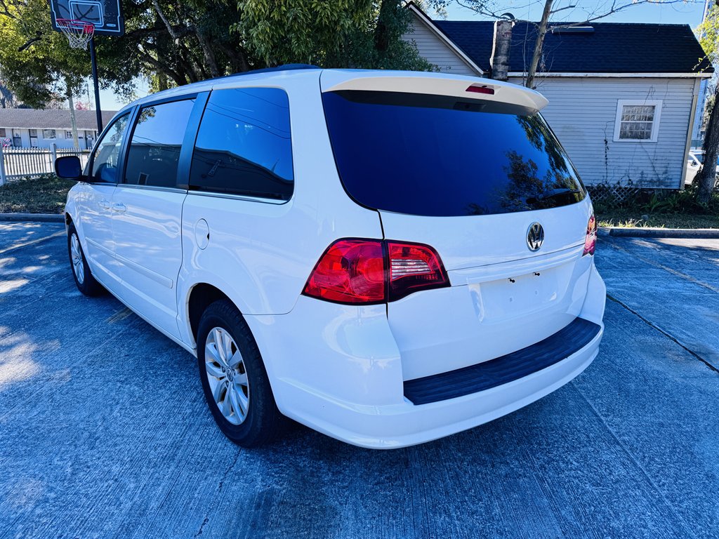 2011 Volkswagen Routan - $7,990