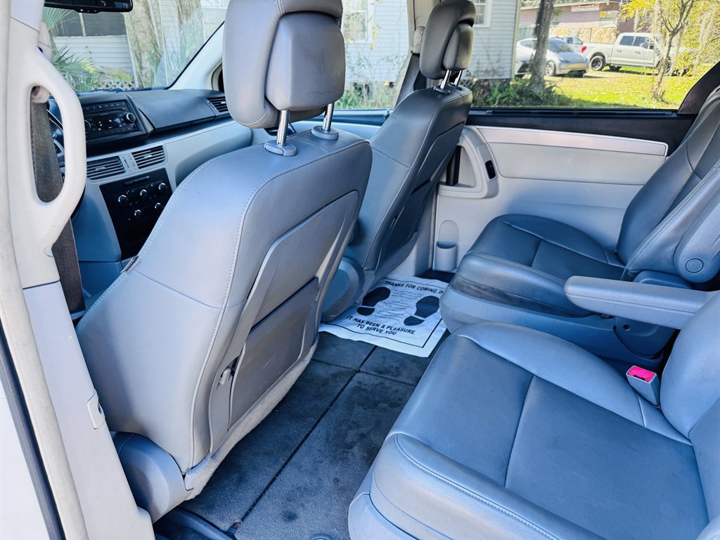 2011 Volkswagen Routan - $7,990
