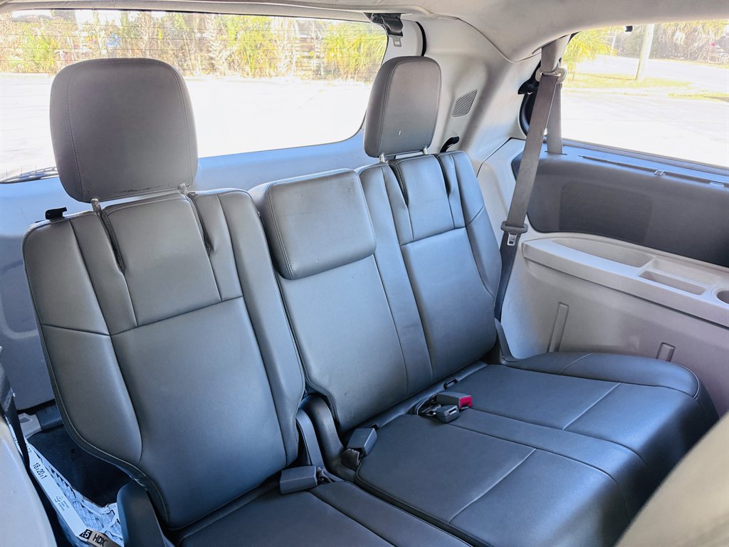2011 Volkswagen Routan - $7,990