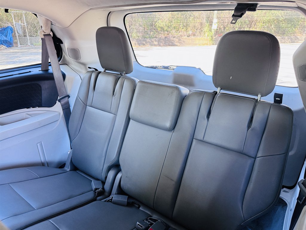 2011 Volkswagen Routan - $7,990