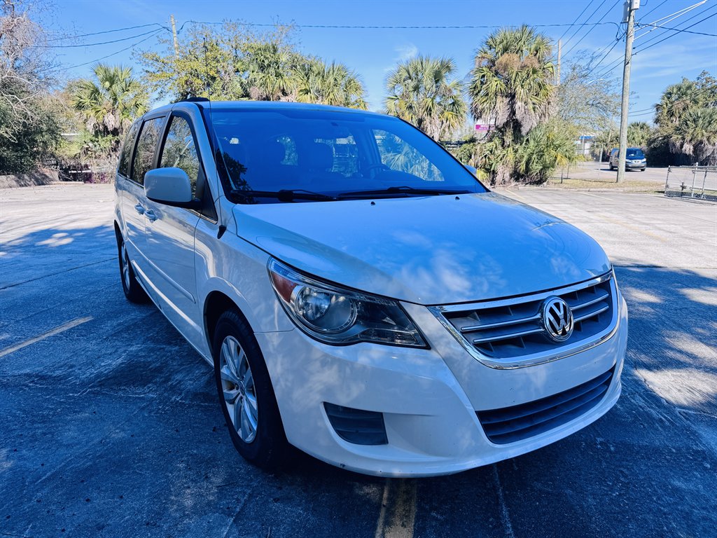 2011 Volkswagen Routan - $7,990