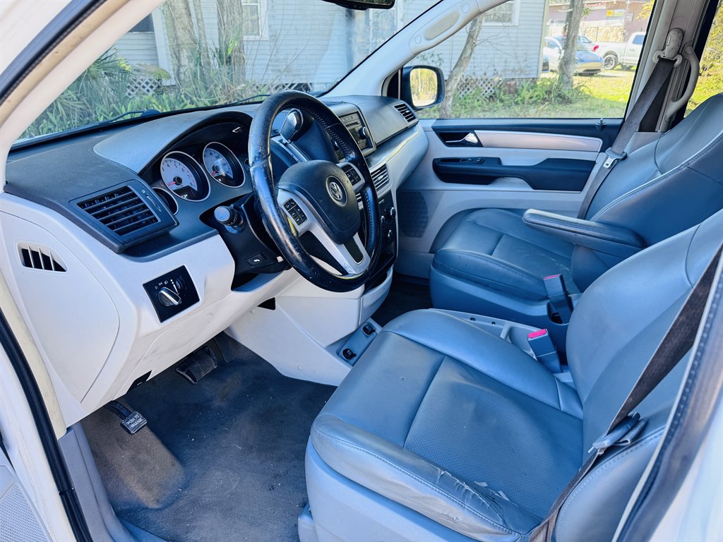 2011 Volkswagen Routan - $7,990