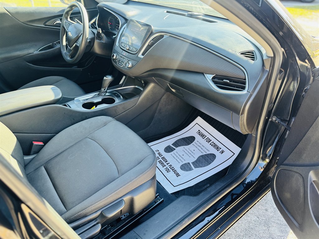 2019 Chevrolet Malibu - $11,500