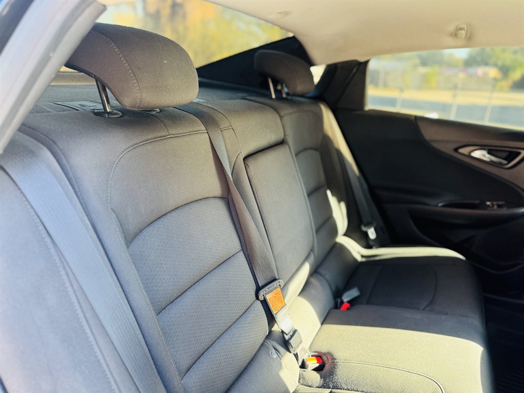 2019 Chevrolet Malibu - $11,500