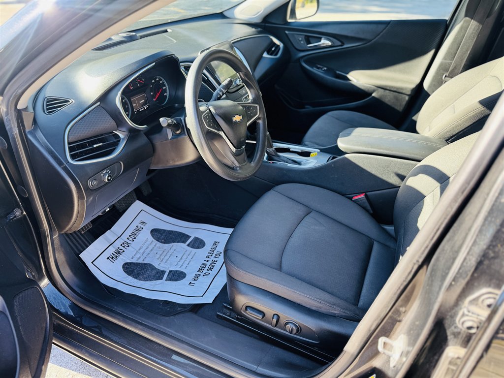 2019 Chevrolet Malibu - $11,500