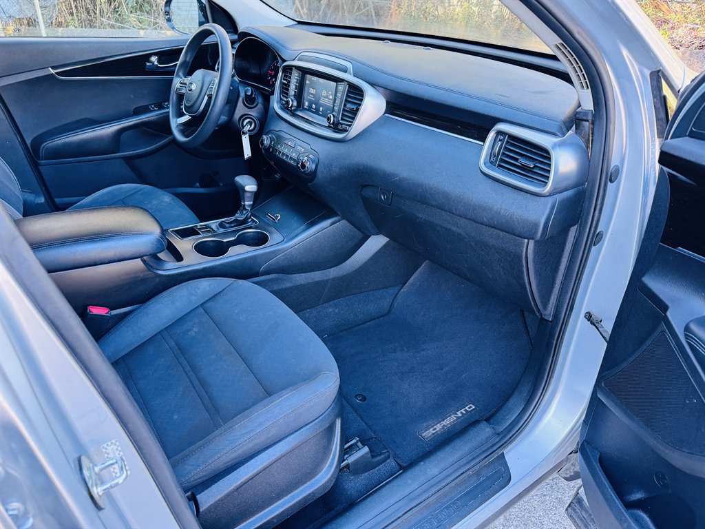 2019 Kia Sorento - $11,990