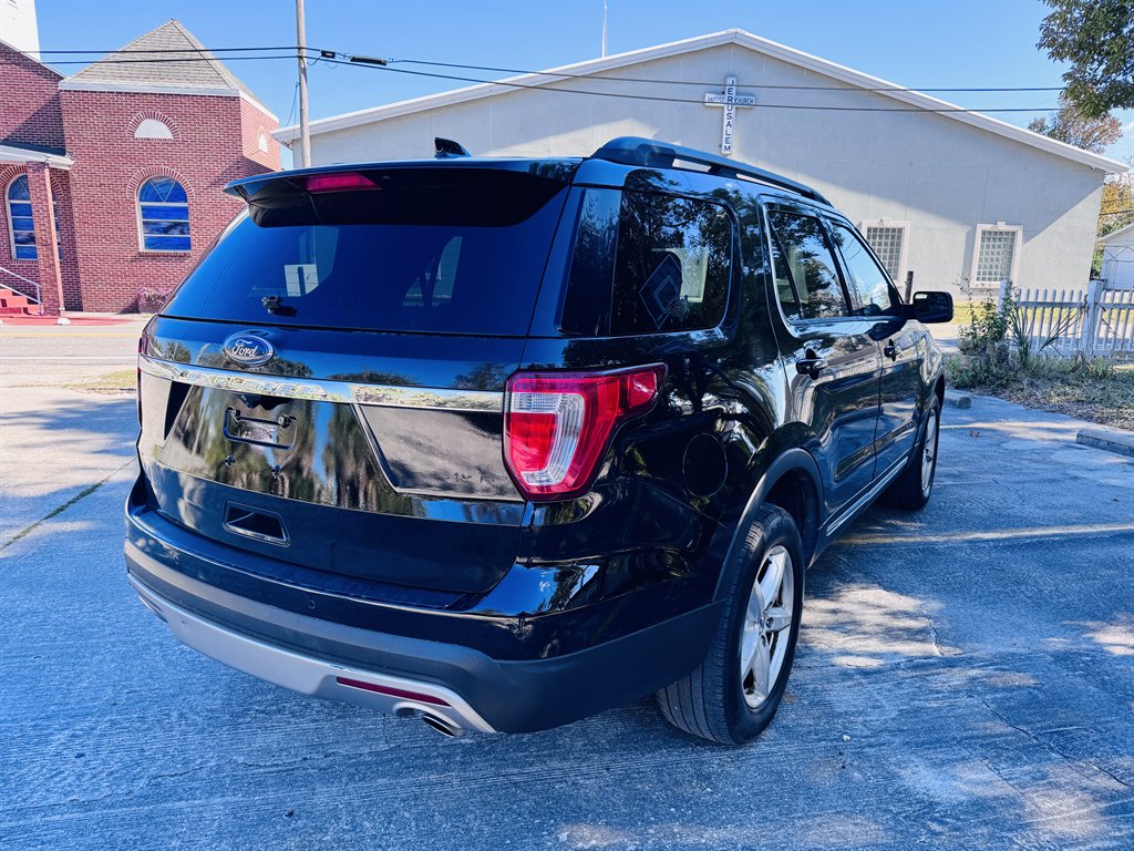 2017 Ford Explorer - $12,999