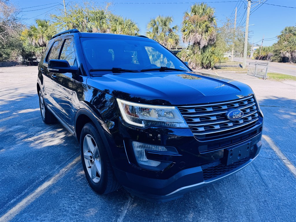 2017 Ford Explorer - $12,999