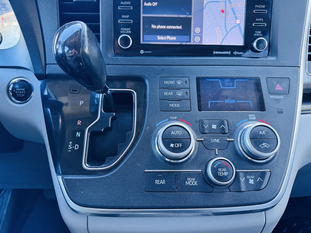 2018 Toyota Sienna - $22,990