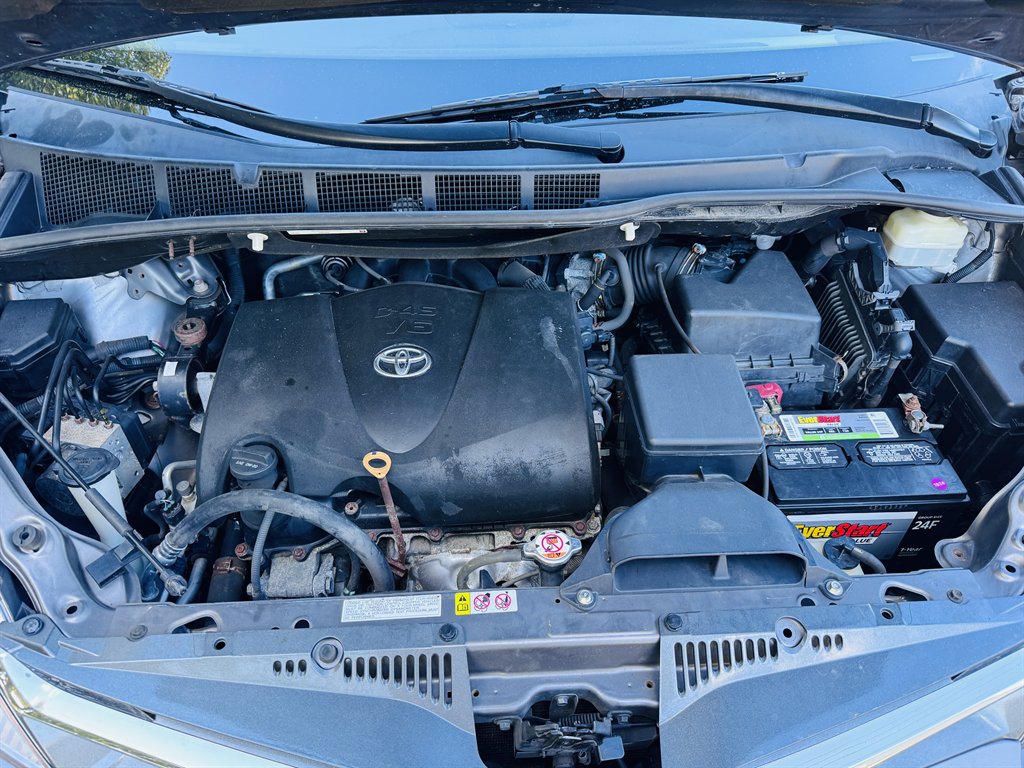 2018 Toyota Sienna - $22,990