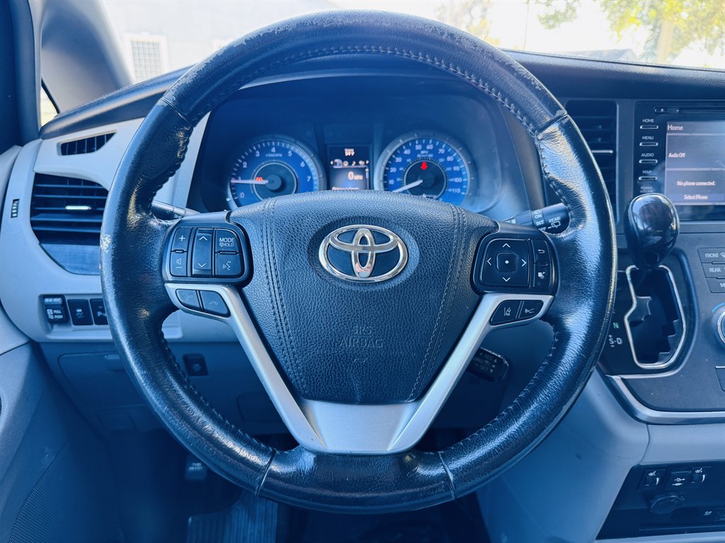 2018 Toyota Sienna - $22,990