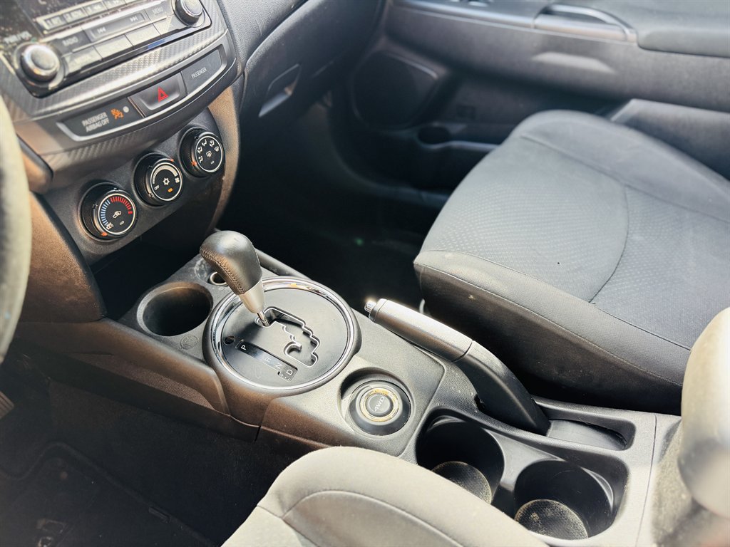 2015 Mitsubishi Outlander - $9,999