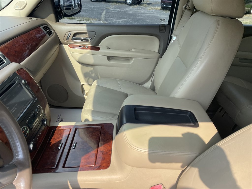 2013 Chevrolet Suburban - $15,970