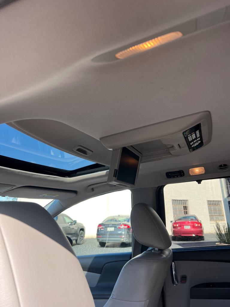2015 Honda Odyssey Touring photo