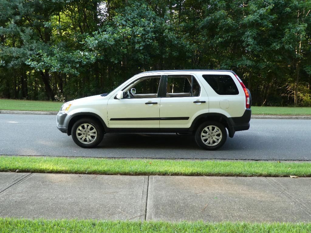 2005 Honda CR-V - $10,995