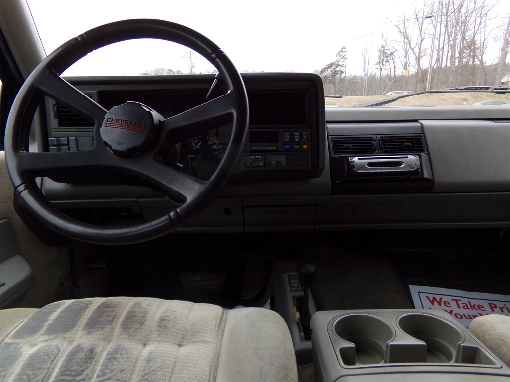 1994 Chevrolet Suburban K1500 photo