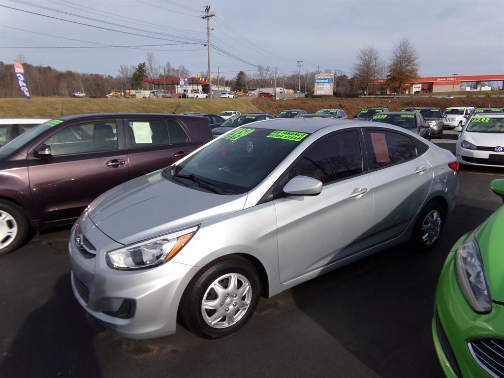2016 Hyundai Accent SE photo