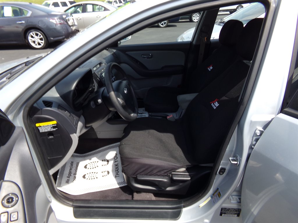 2010 Hyundai Elantra GLS photo