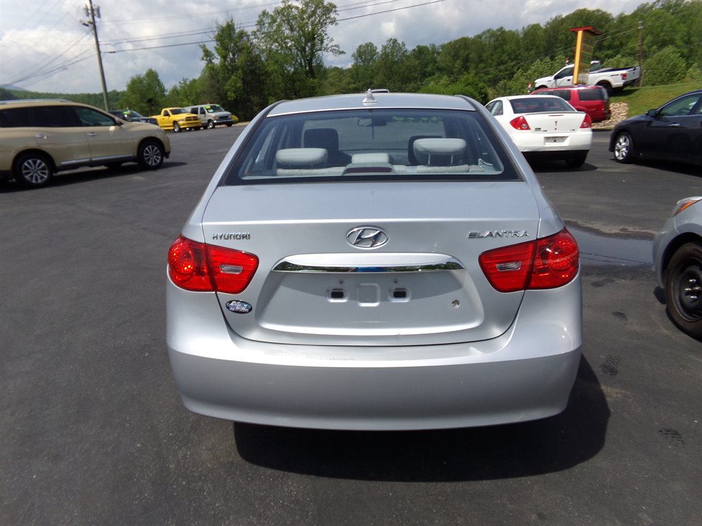 2010 Hyundai Elantra GLS photo