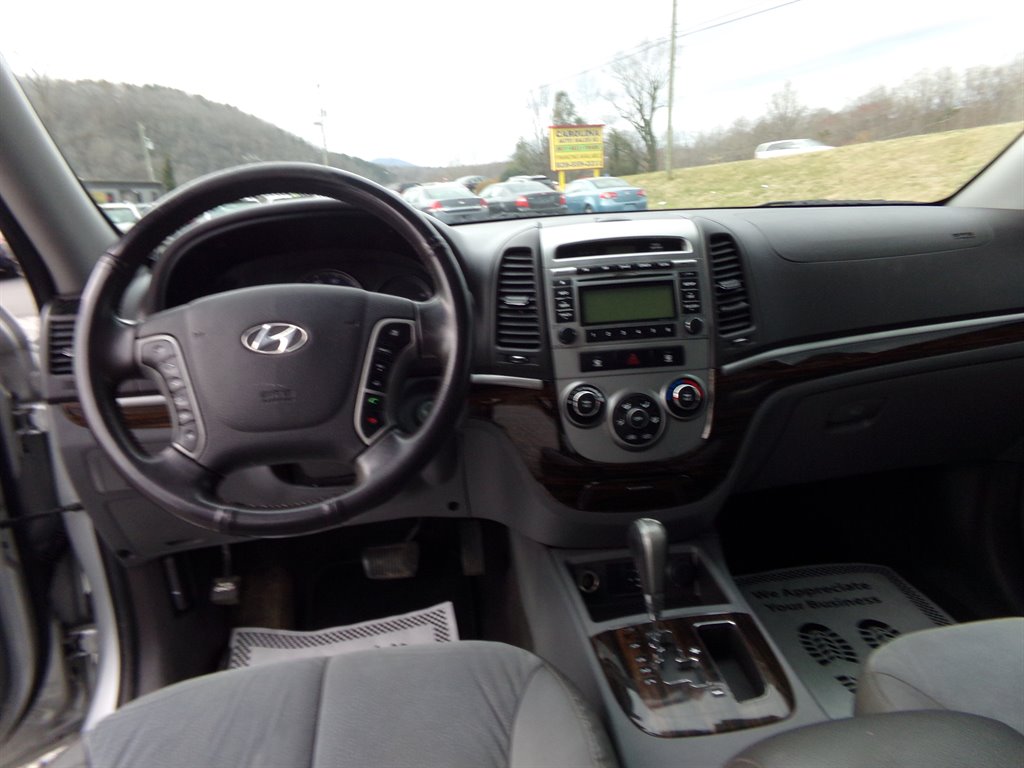 2011 Hyundai Santa Fe SE photo