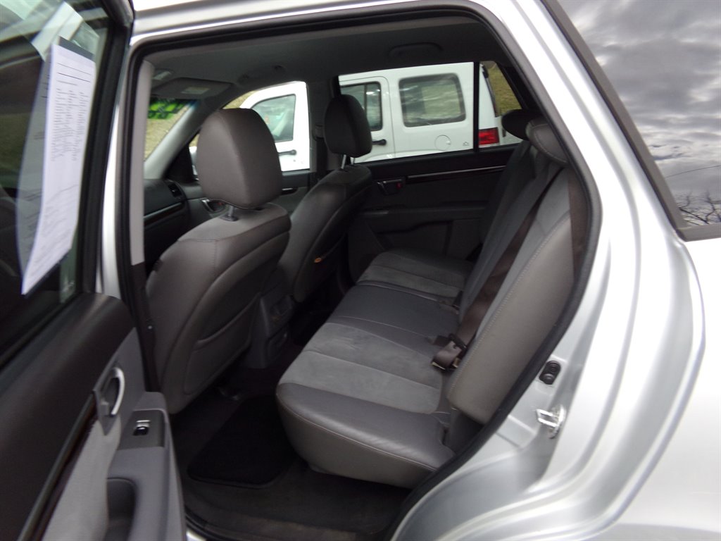 2011 Hyundai Santa Fe SE photo