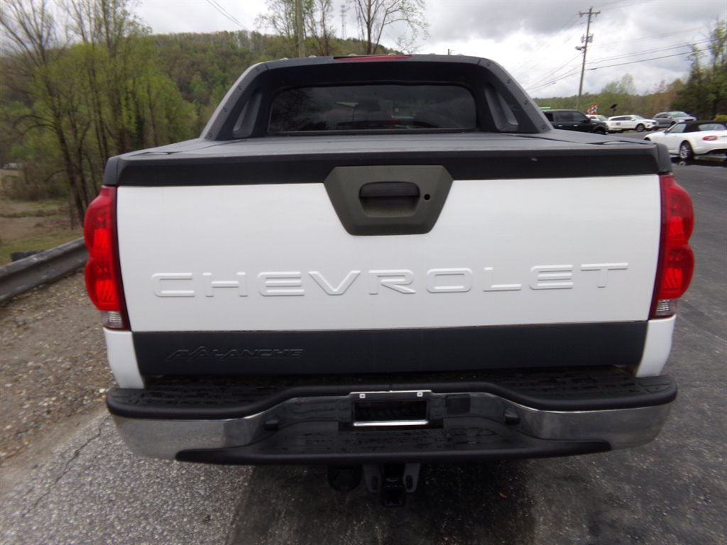 2005 Chevrolet Avalanche 1500 LS photo