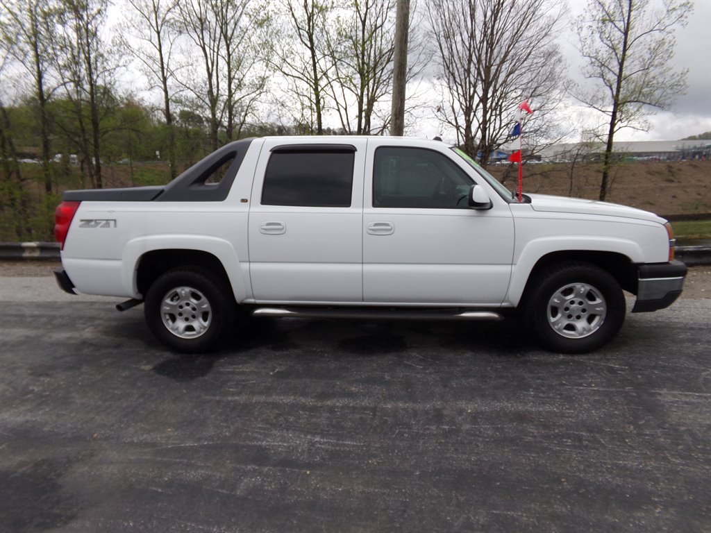 2005 Chevrolet Avalanche 1500 LS photo