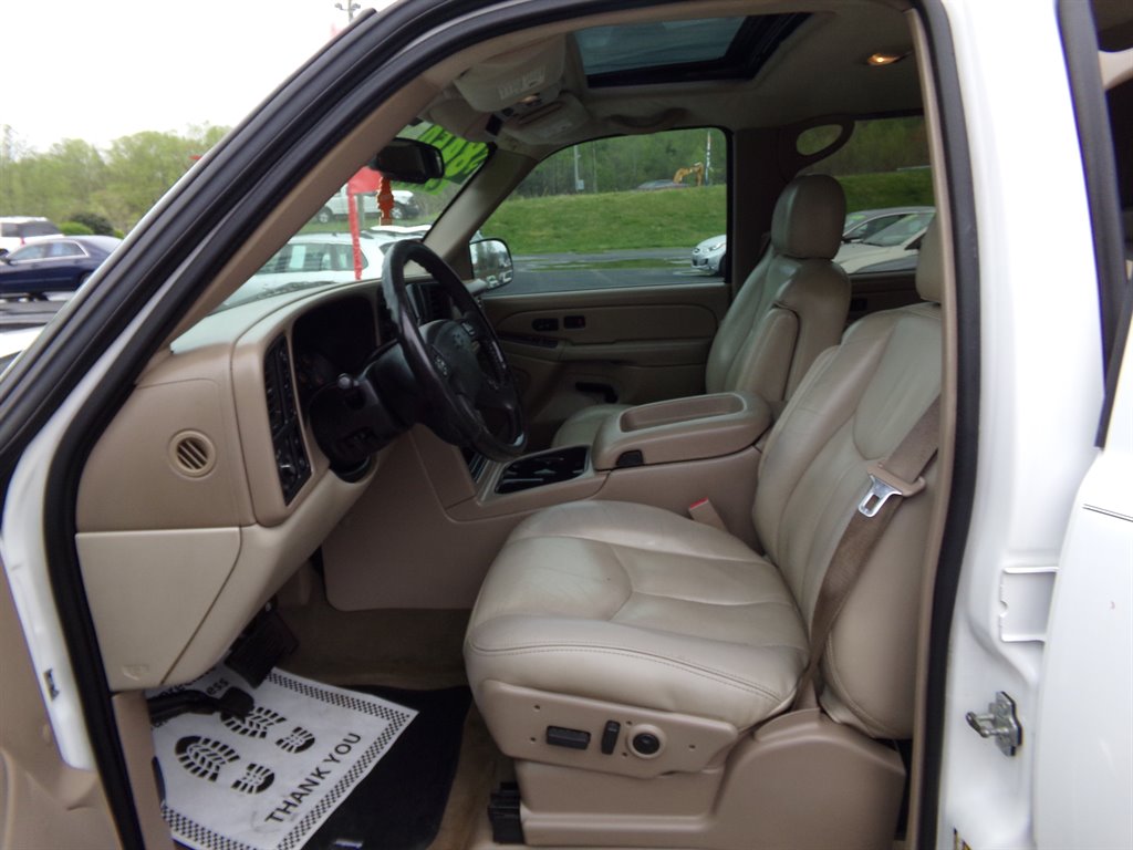 2005 Chevrolet Avalanche 1500 LS photo