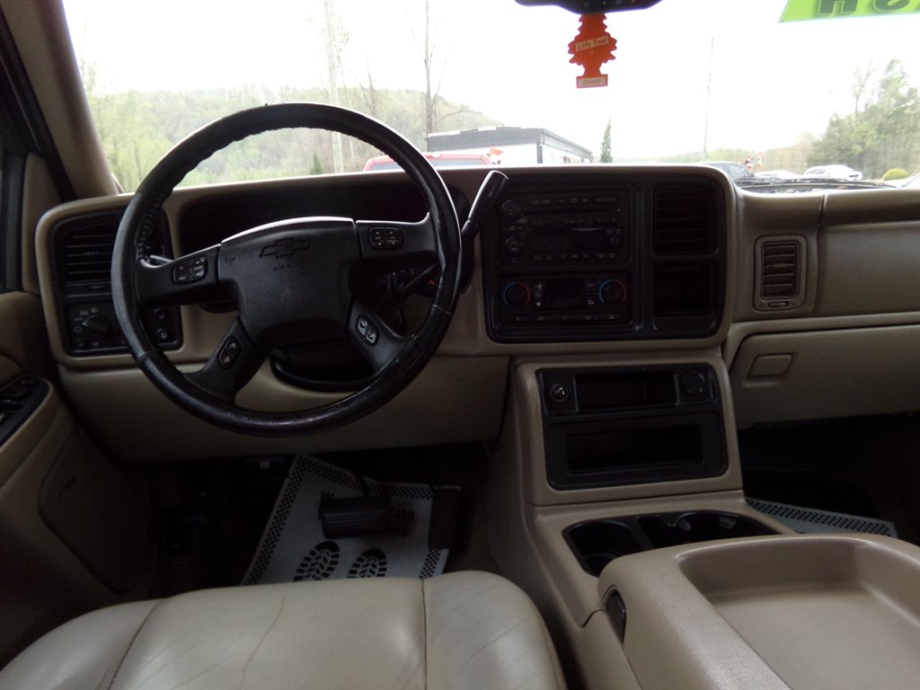 2005 Chevrolet Avalanche 1500 LS photo
