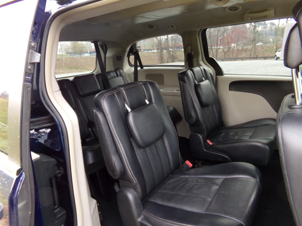2012 Chrysler Town & Country Touring photo