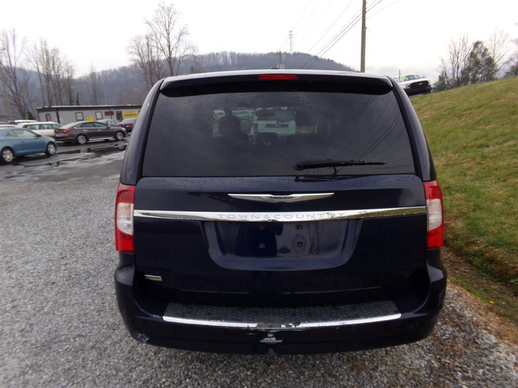 2012 Chrysler Town & Country Touring photo