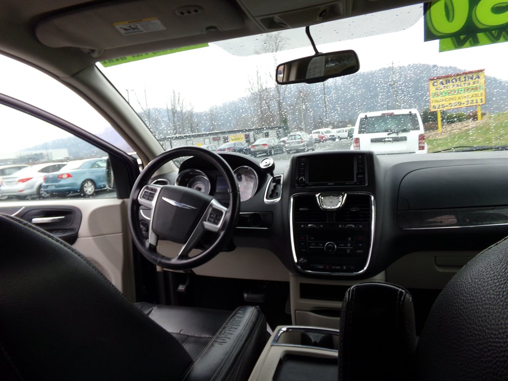 2012 Chrysler Town & Country Touring photo
