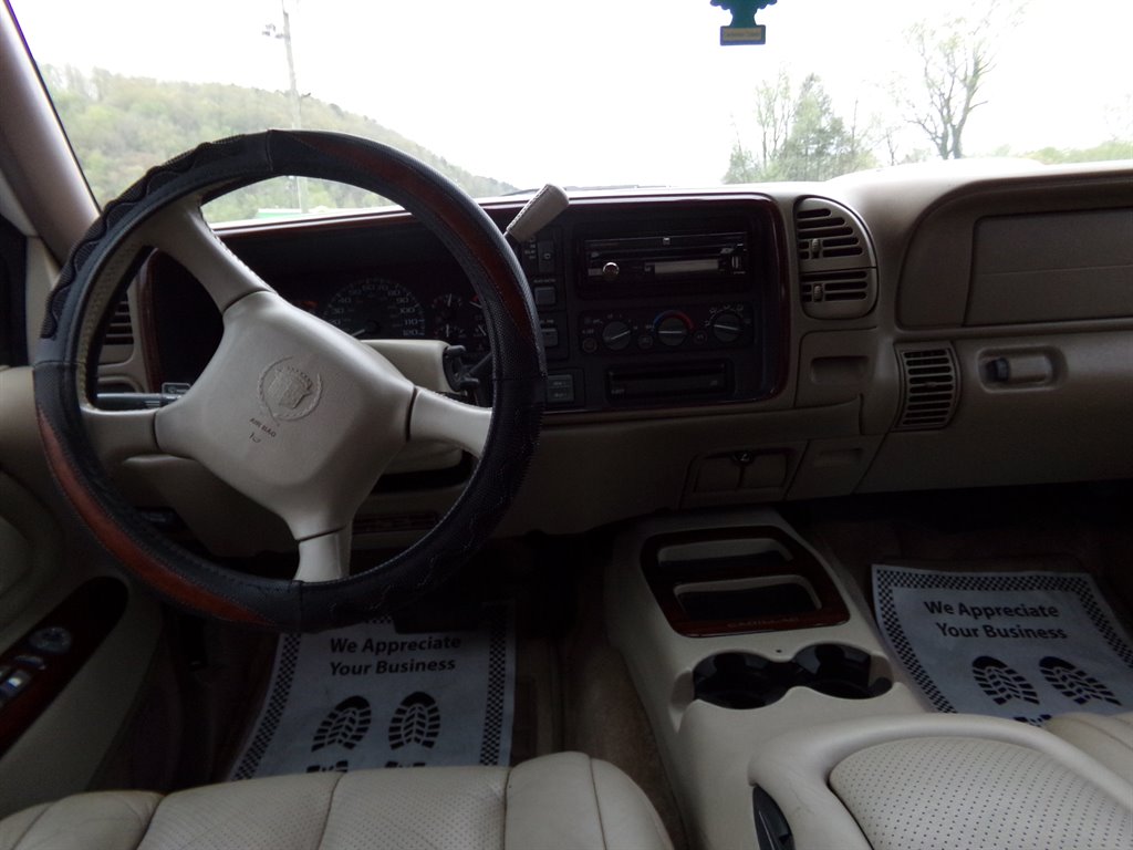 1999 Cadillac Escalade photo