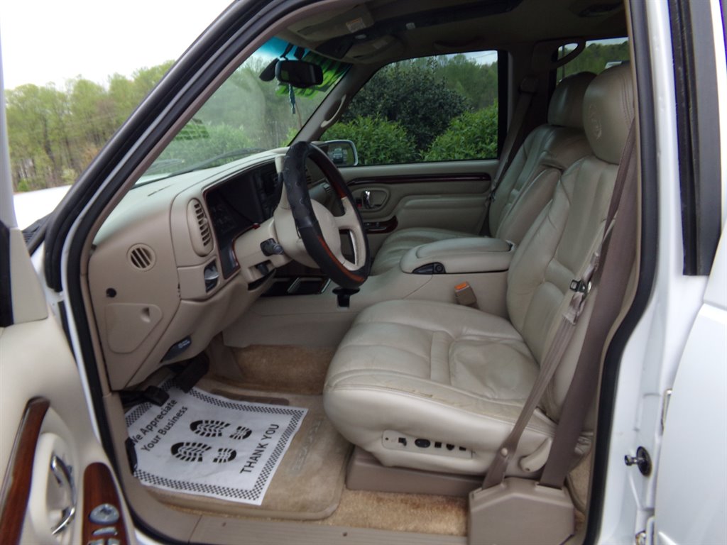 1999 Cadillac Escalade photo