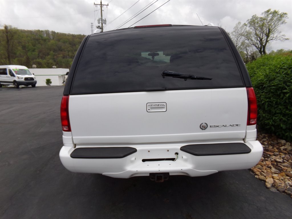 1999 Cadillac Escalade photo
