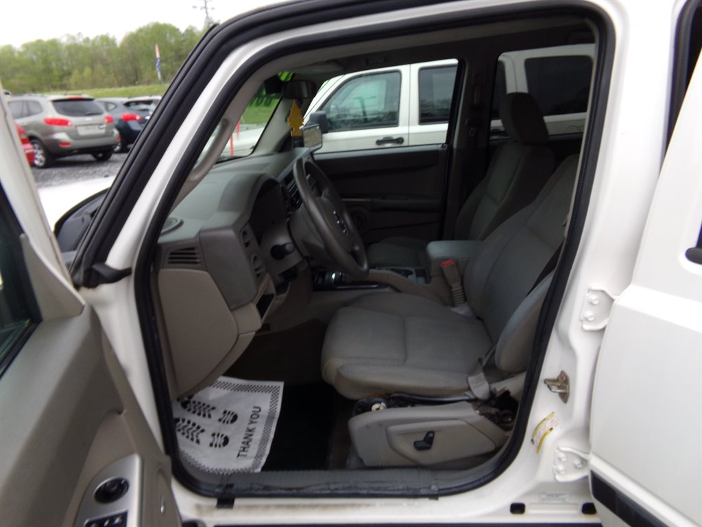 2007 Jeep Commander Sport photo