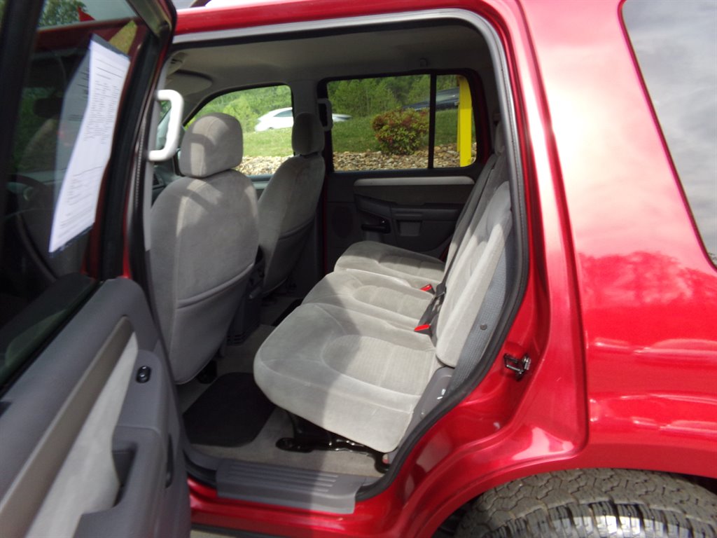 2004 Ford Explorer XLT photo