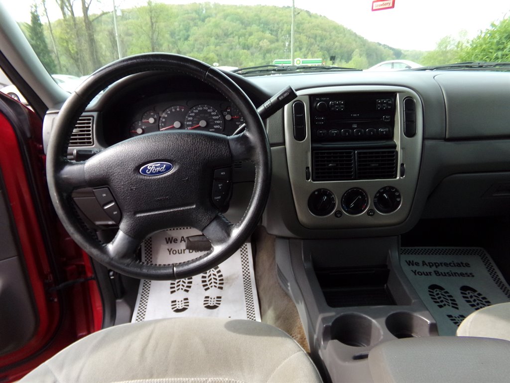 2004 Ford Explorer XLT photo