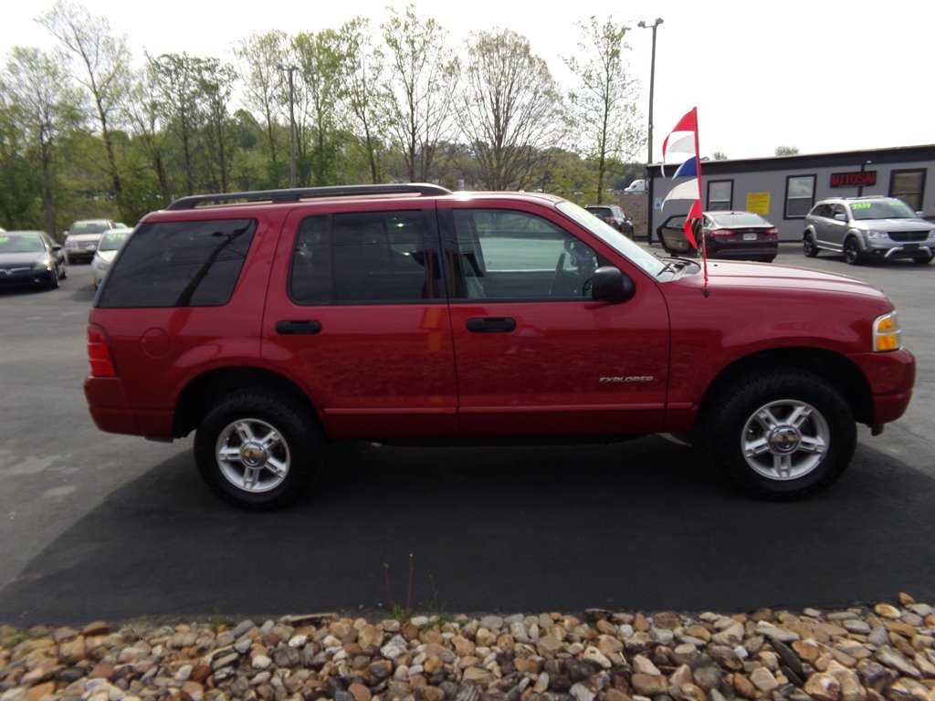 2004 Ford Explorer XLT photo